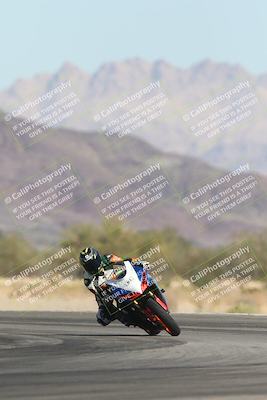 media/Oct-30-2025-Racers Edge (Thu) [[dabbdaf680]]/3-B Group/Session 2 (Turn 14)/